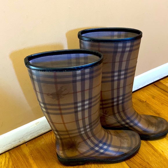 Burberry check rain boots * **PRICED TO SELL!*** - Picture 3 of 6